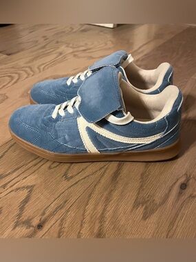 Cushionaire Astro flap over Sneakers size 7